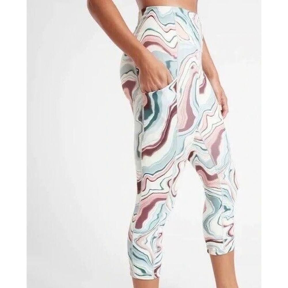 Athleta ultimate stash swirl capri leggings active running cute gym bottoms S